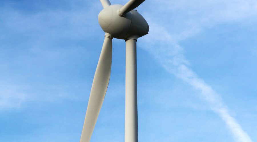 Comment Promouvoir l&rsquo;Énergie Éolienne et Hydraulique